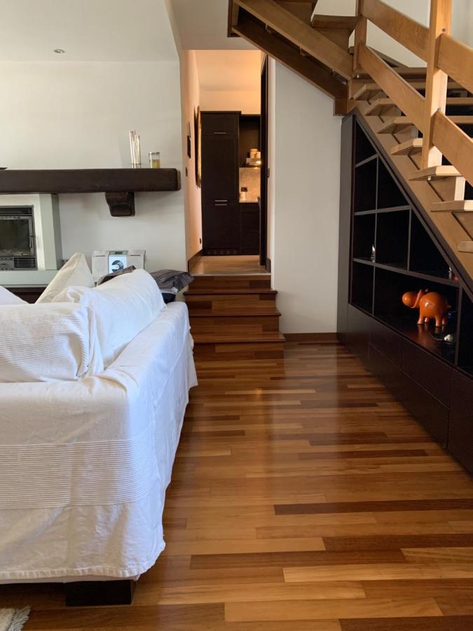 Near Como, Charming Apartment With Fireplace Grandate Luaran gambar