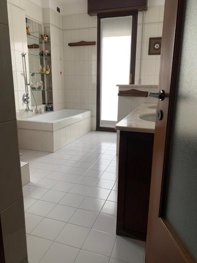 Near Como, Charming Apartment With Fireplace Grandate Luaran gambar
